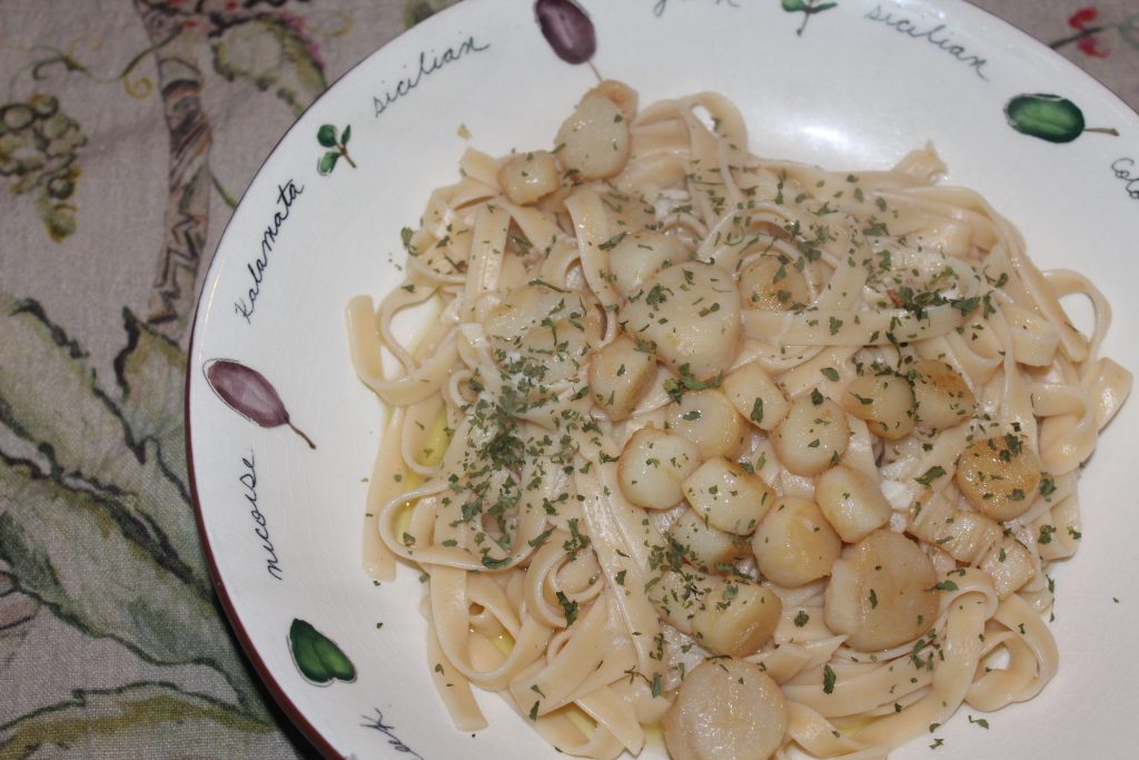 Easy Scallops and Fettuccine ala Scampi